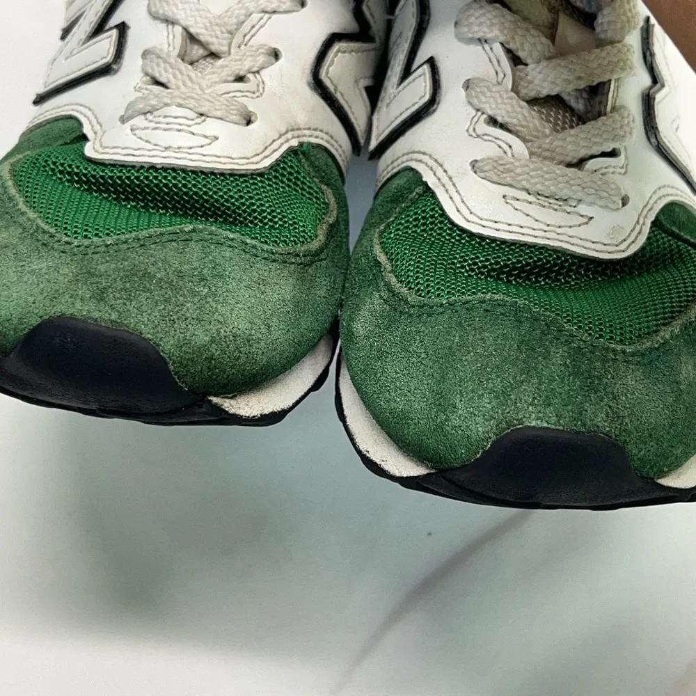 NEW BALANCE 574 RUNNING SUEDE SNEAKERS YOUTH GREEN/WHITE‎ SZ 3.5 ATHLETIC CAUSAL